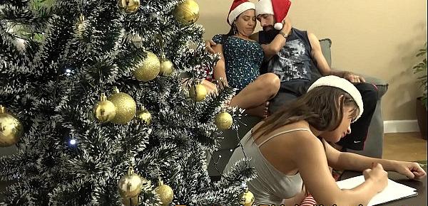  Padrasto Noel fez uma surpresa para sua enteada novinha na noite de Natal  (Paola Gurgel)